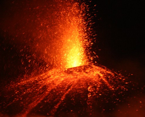 01. Mt Etna_2006_lava fountain